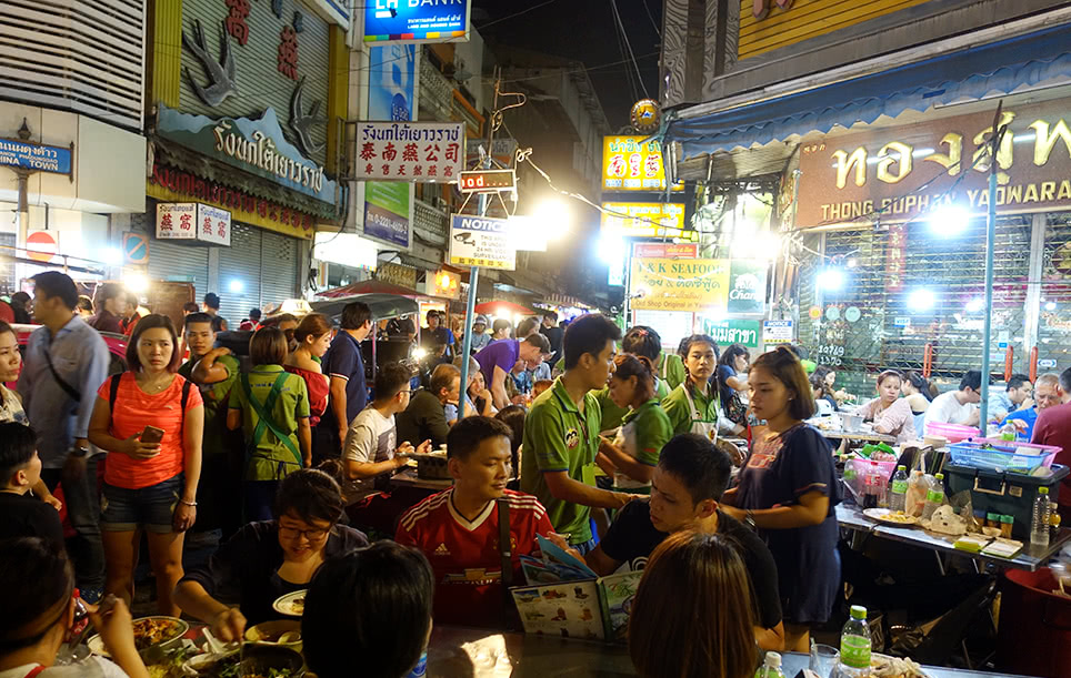 曼谷夜市热闹的场景